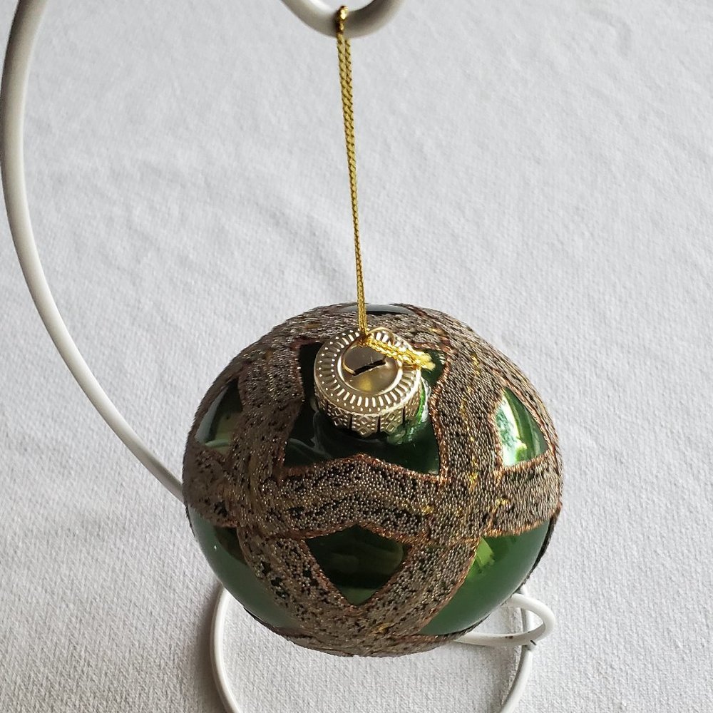 Blown Glass Christmas Ornament Green Irish Celtic Knot 3.5"x3.5" Gray Gold Trim